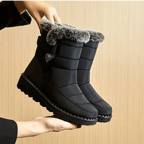 Modische Damen Winterstiefel für Schnee. Warm gefütterte, rutschfeste Stiefel sorgen für Komfort und sicheren Tritt.