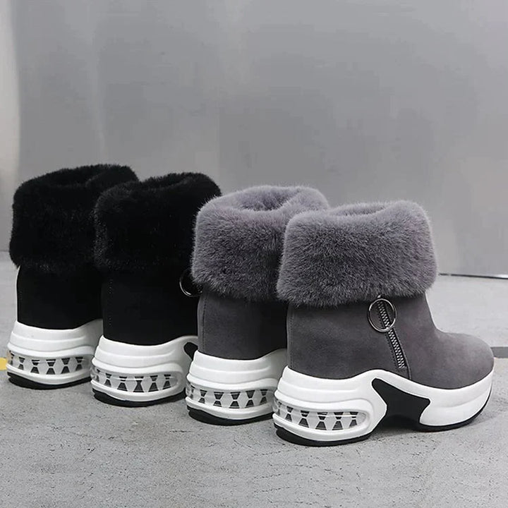 Robuste schwarze Damen Winterstiefel für Outdoor, mit exzellenter Dämpfung & warmem Futter.