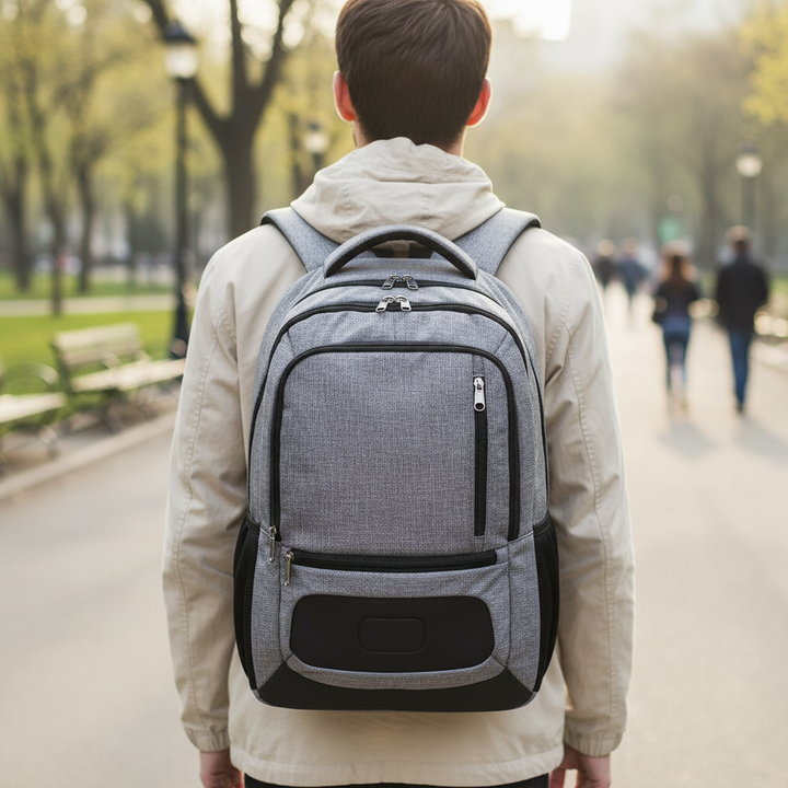 Unisex Wasserdichter Laptop-Rucksack "SmartBack" mit USB-Anschluss, ideal für Pendler.