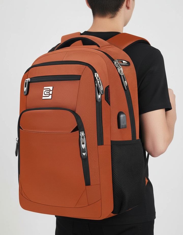Sicheres Laptopfach im SmartBack Rucksack, wasserdicht, mit USB-Ladeanschluss für unterwegs.