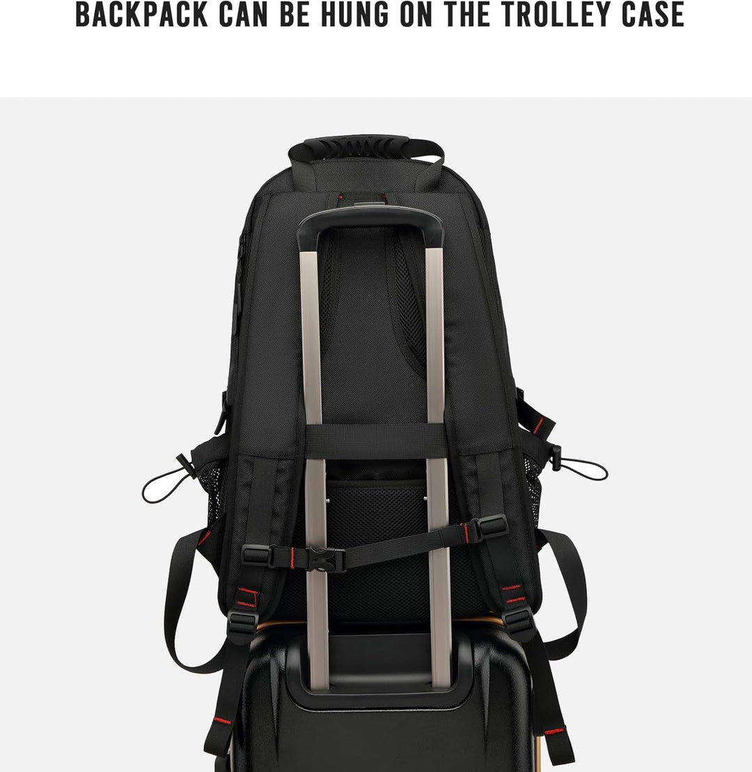 Ergonomischer, wasserdichter TravelMax Rucksack (Rückenansicht). Komfortabel für lange Reisen & Pendelstrecken.