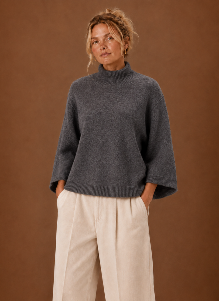 Damen Oversized Pullover mit Stehkragen, kuschelig und modern, perfekt für Wintermode & Freizeit.