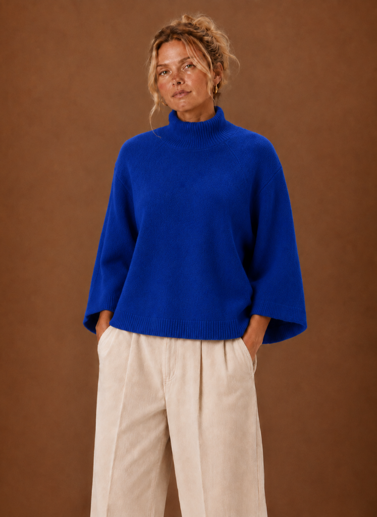 Moderner Damen Sweater mit lockerem Schnitt & stylischem Stehkragen. Ideal für gemütliche Wintertage.