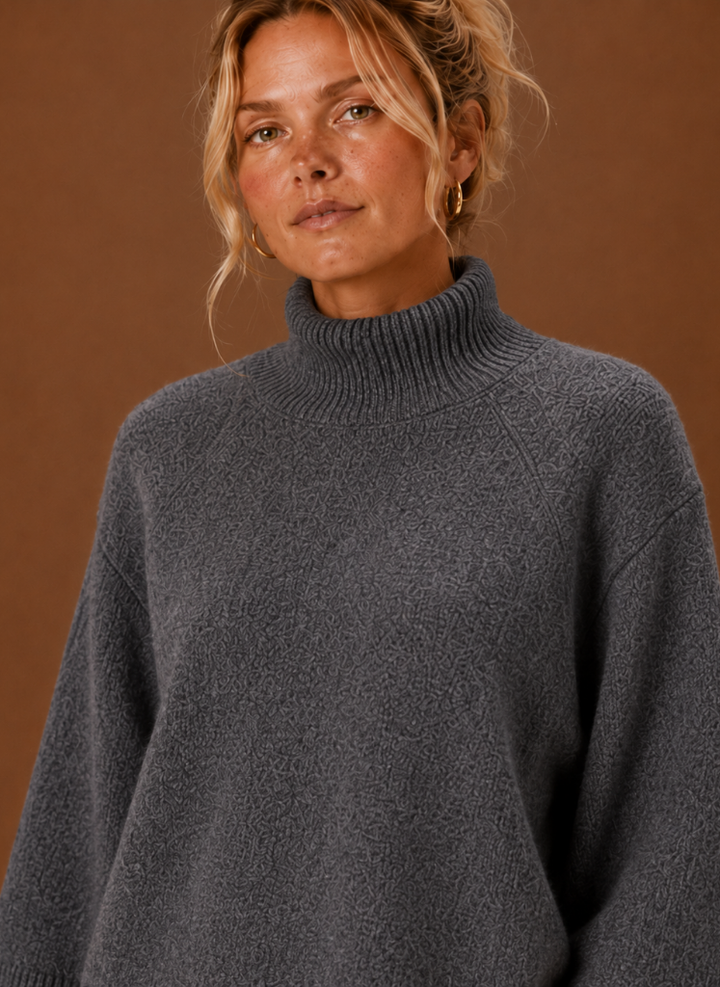 Warmer Damenpullover mit angesagten Glockenärmeln & hohem Stehkragen, perfekt für lässige Freizeitlooks.