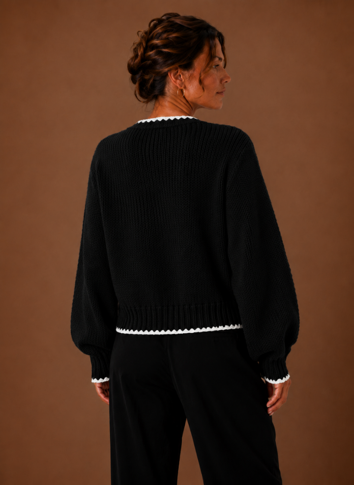 Trendige Damen Kurzjacke mit detailreicher Wellenkante & dezenter Schleife, ideal für besondere Anlässe & den Alltag.