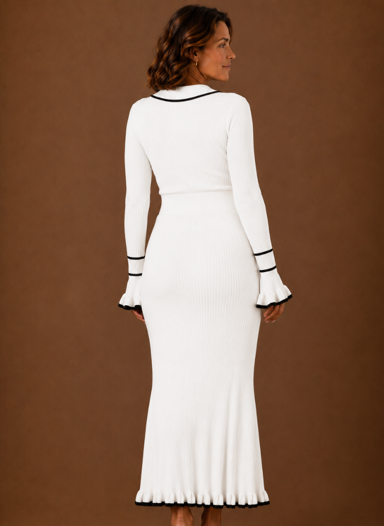 Modisches Damen Maxikleid, Langarm, mit Polokragen & Kontrastkanten. Bequemes Winterkleid für stilvolle Freizeit-Looks.