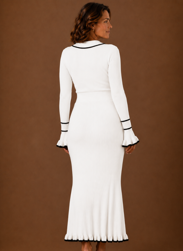 Modisches Damen Maxikleid, Langarm, mit Polokragen & Kontrastkanten. Bequemes Winterkleid für stilvolle Freizeit-Looks.