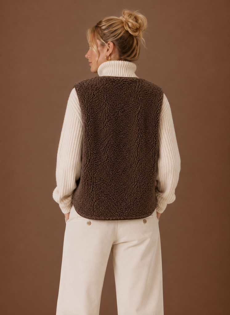 Trendige Damen Teddyweste (braun-weiß) für stilvolle Lagenlooks. Kuschelig warm und ärmellos – ein Must-have für Herbst/Winter.