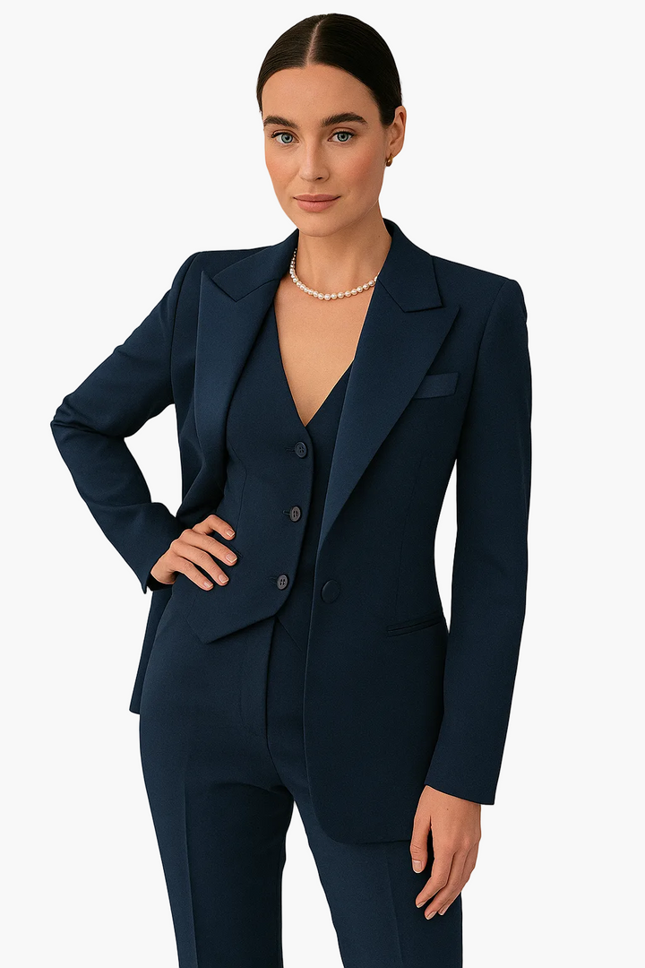 Hochwertiger Damen Business Anzug 3-teilig. Zeitloser Blazer, Weste & Hose für formelle Anlässe und Büro.