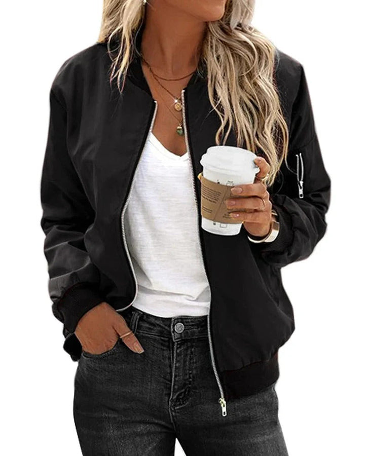 Stilvolle rote Damen Bomberjacke, perfekt als Casual-Übergangsjacke für Damenmode im Frühling & Herbst.