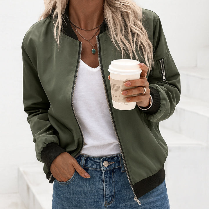 Klassische Damen Bomberjacke in Schwarz, leicht & stilvoll für Frühling & Herbst. Perfekte Übergangsjacke.