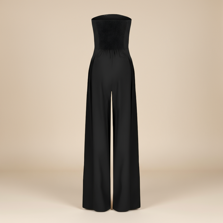 Eleganter Damen Jumpsuit in Beige, tailliert & trägerlos. Weitbeinige Abendmode für besondere Sommeranlässe.