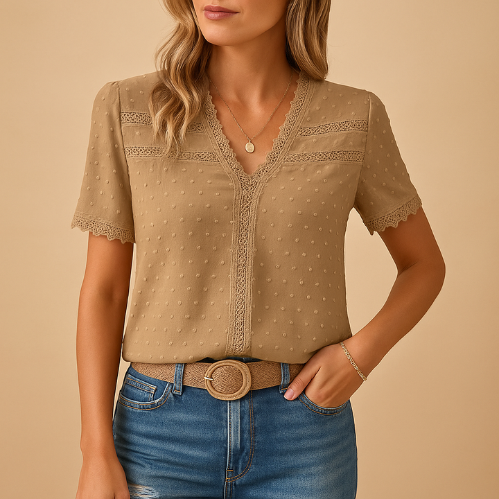 Damen Spitzenbluse mit V-Ausschnitt in Slim Fit, ideal für Büro und elegante Anlässe.