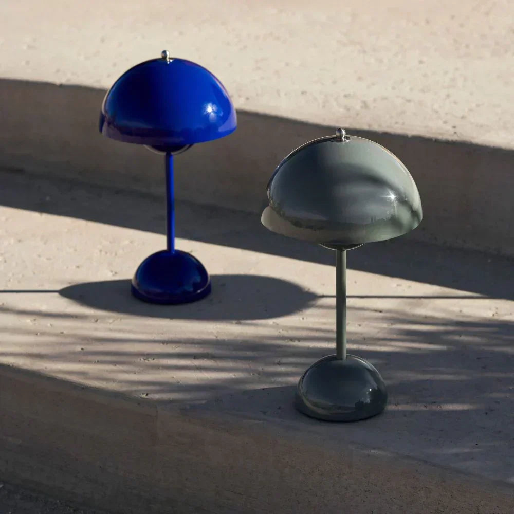 Stilvolle dimmbare LED Tischlampe, kabellos, Designlampe für besondere Innenbeleuchtung.