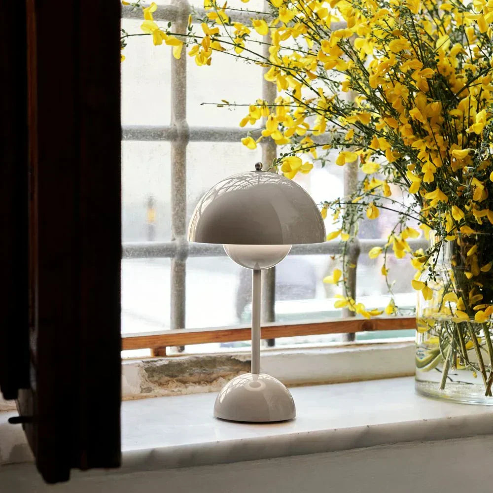 LED Tischlampe, dimmbar, kabellos, Designlampe, perfekt für Ambiente und Büro.