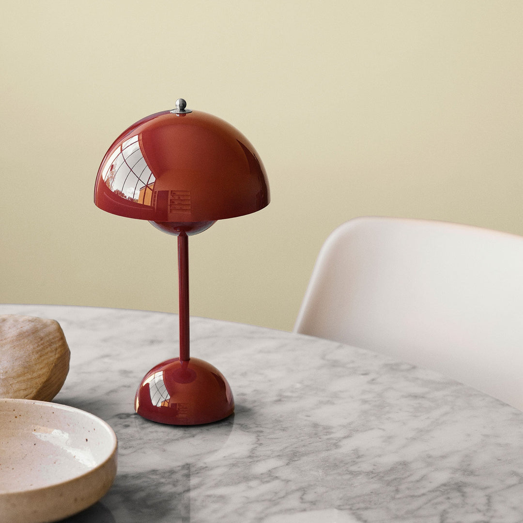 Akku-Tischlampe LED, dimmbar, kabellos, modernes Design für stimmungsvolle Atmosphäre.