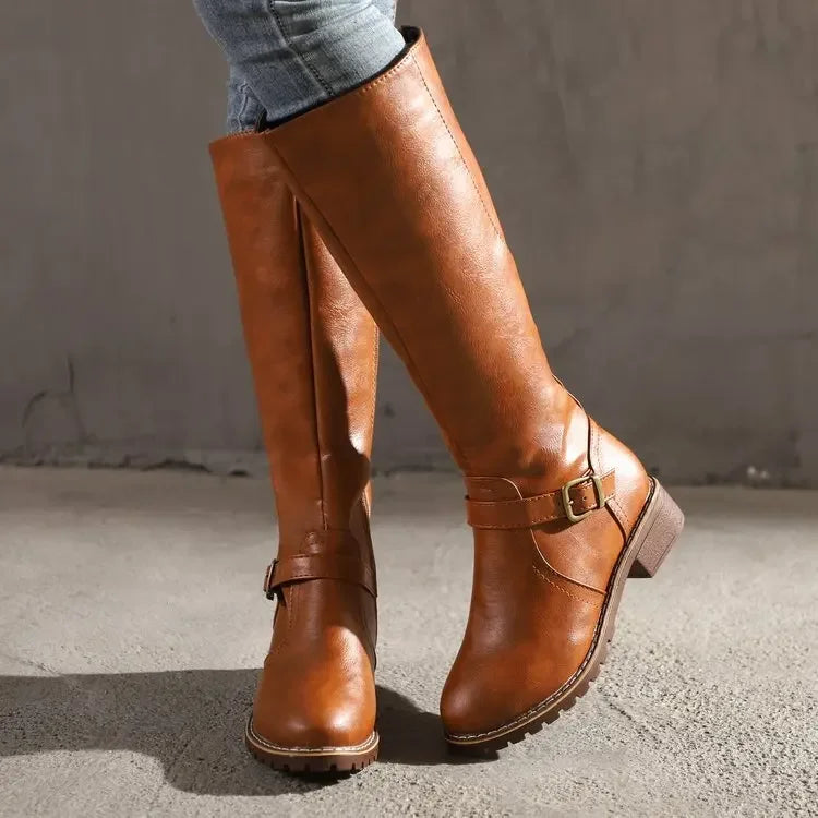 Dunkelbraune elegante Damen-Komfortstiefel mit Schnallen, perfekt für Büro & Alltag. Stilvolle Herbst- & Winterstiefel.