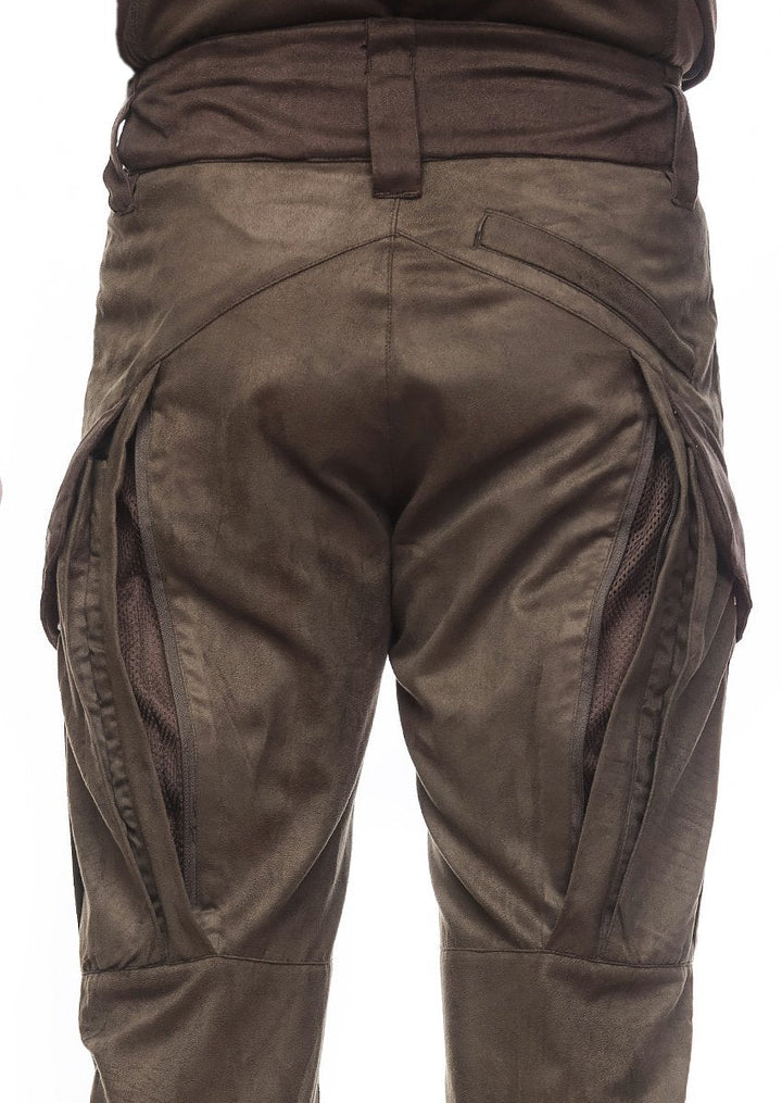 Vielseitige dunkelbeige Herren Cargohose, als Jagdhose, Trekking- oder Wanderhose nutzbar, atmungsaktiv.