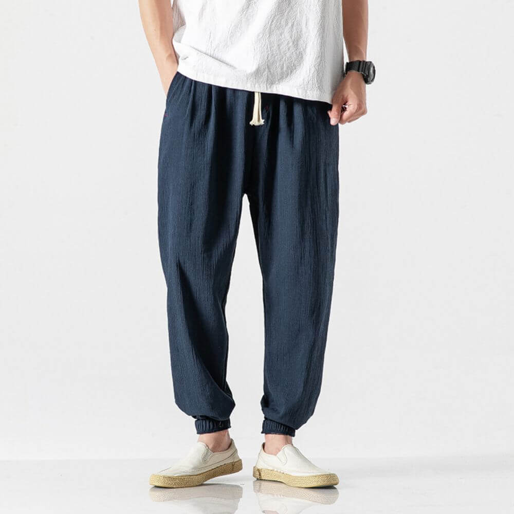 Stilvolle Herren Freizeithose, leichte Qualität, bequem & entspannt.