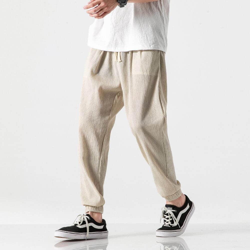 Komfortable Herrenhose, atmungsaktiver Stoff, ganzjährig als Freizeithose tragbar.