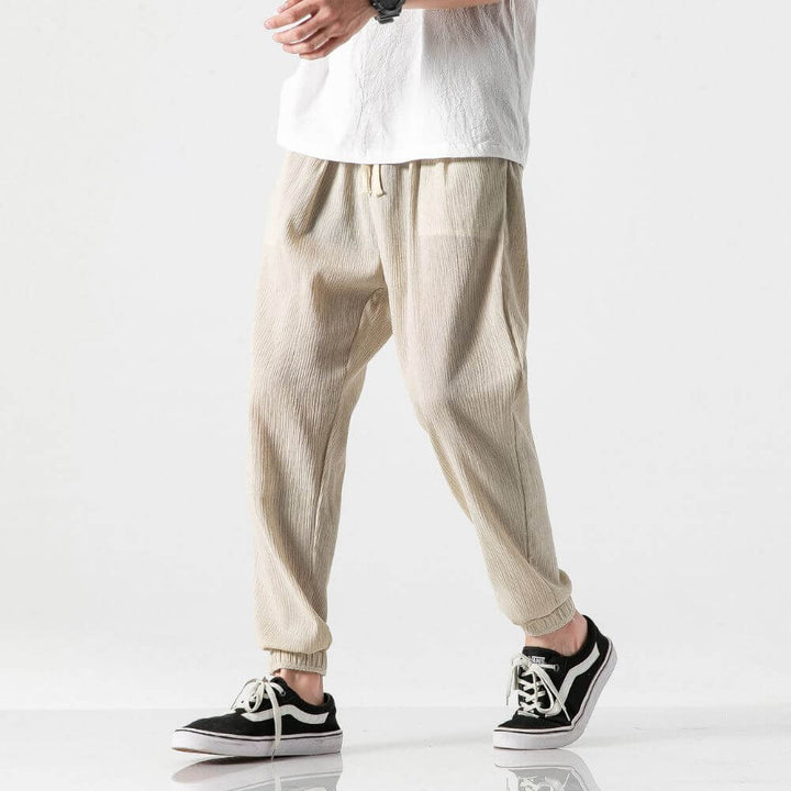 Komfortable Herrenhose, atmungsaktiver Stoff, ganzjährig als Freizeithose tragbar.