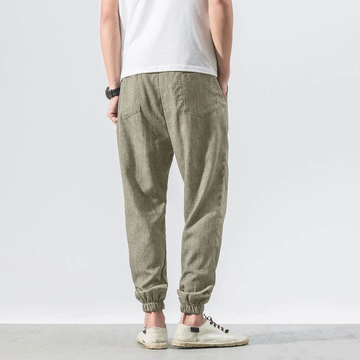 Vielseitige Freizeithose, atmungsaktiver Stoff, perfekt für den modernen Mann.