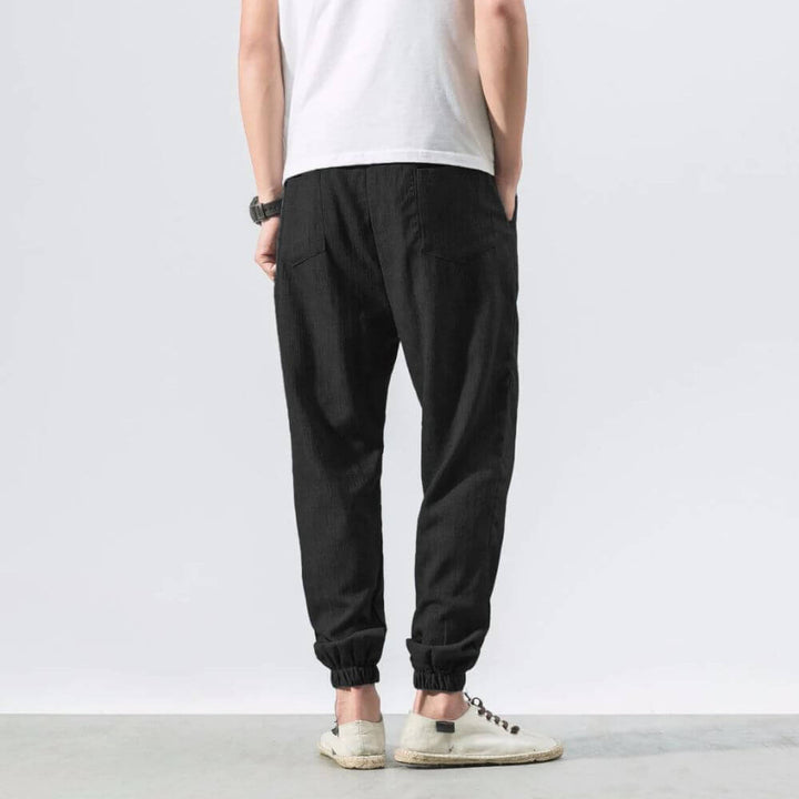 Stilvolle Herrenhose, vielseitig kombinierbar, ideal für Freizeit & Alltag.