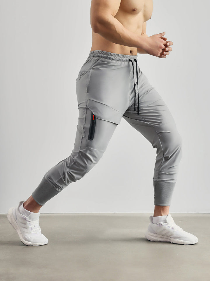 Nahaufnahme des Materials der Herren Stretch-Hose, zeigt die weiche, flexible Textur für Komfort.