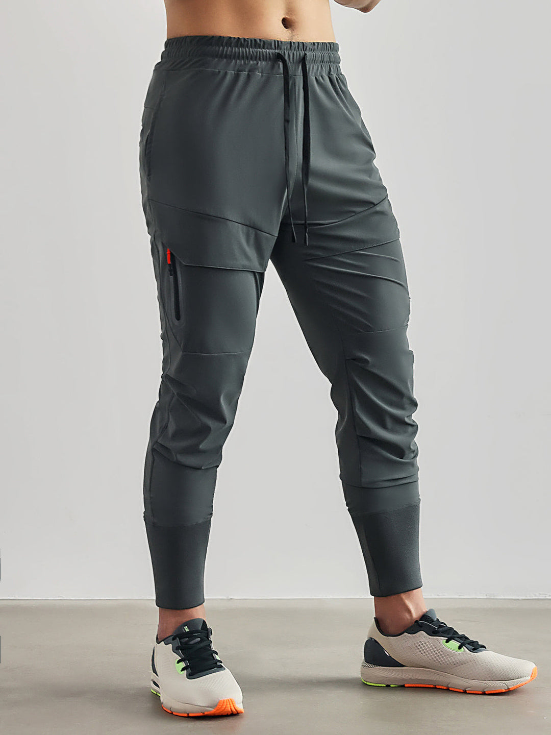 Komfortable Herren Stretch-Jogginghose mit modernem Tapered Fit & Elastikbund für perfekten Sitz beim Sport.