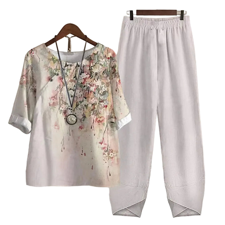 Modernes Damen Outfit: Stylischer Zweiteiler mit Kurzarm-Top & langer Hose für einen entspannten Frühlings-Look.