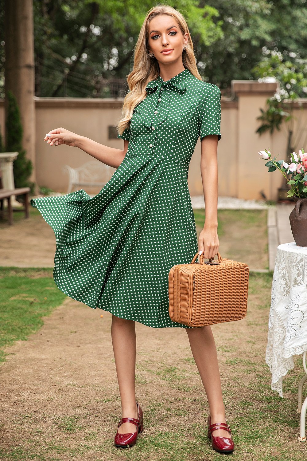 Elegantes grünes Damen Vintage Polka-Dot Midi-Kleid im A-Linien-Schnitt mit kurzen Ärmeln, perfekt für Partys.