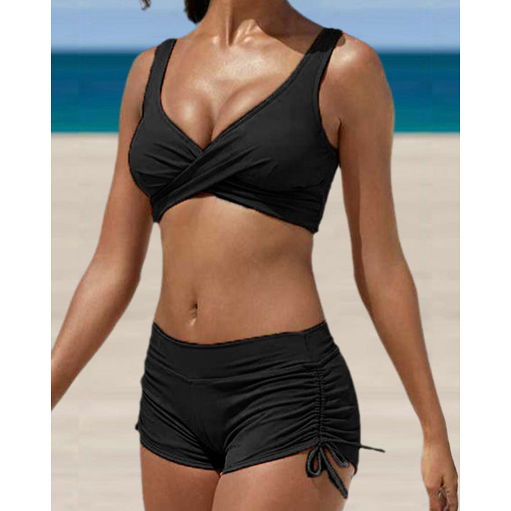 Moderner Damen Bikini mit Überkreuz-Oberteil. Ideal für Strand, Pool & Sommer. Zweiteiler Badebekleidung.