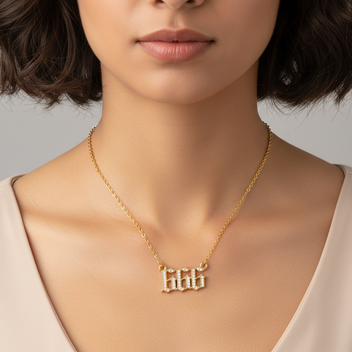 Exquisite Damen-Halskette mit Zirkonia und spirituellen Engelszahlen-Details.