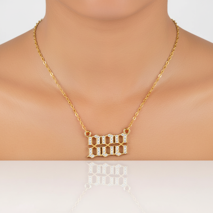 Zirkonia-Halskette für Damen, edel, mit glitzernden Engelszahlen als Anhänger.