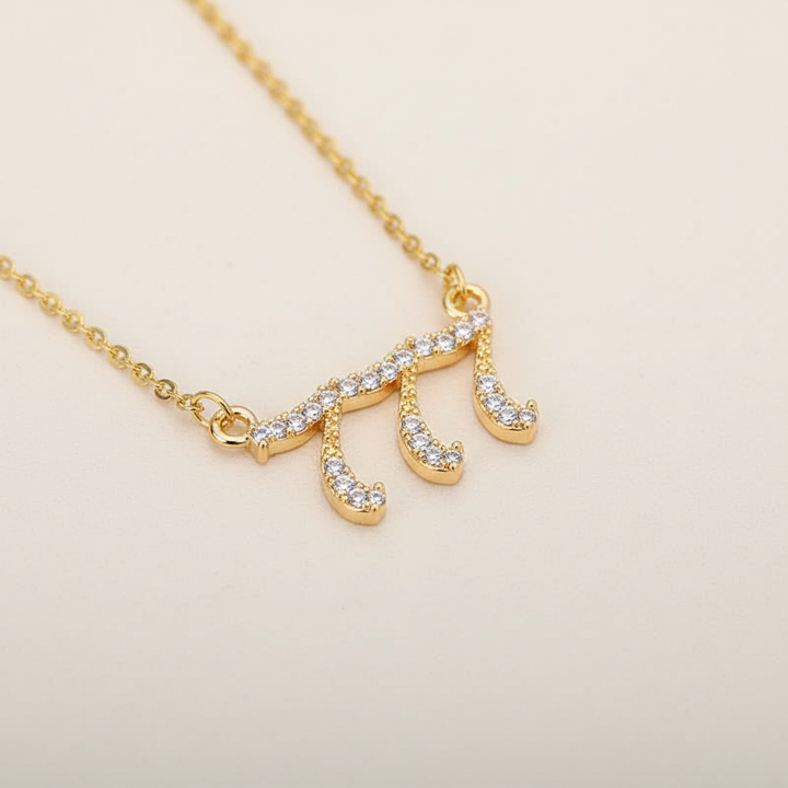 Spirituelle Edelstahl-Halskette für Damen mit glitzernden Zirkonia-Engelszahlen.