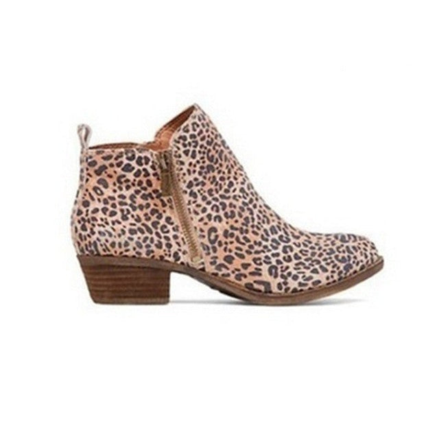 Damen Stiefeletten mit Blockabsatz & seitlichem Reißverschluss, ideal für elegante Alltagslooks, komfortabel.