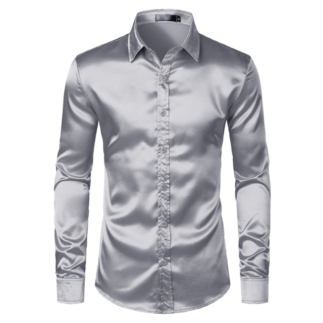 Business-Look: Mann trägt elegantes Langarm-Herrenhemd (Slim Fit) für Frühling, stilvoll & professionell.