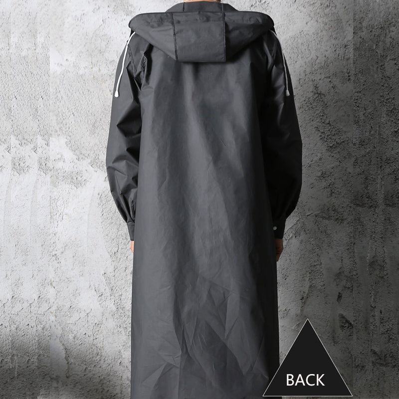 Praktischer unisex Reise-Regenmantel, wasserdicht & leicht. Perfekt als Allwetterjacke für Freizeit & unterwegs.