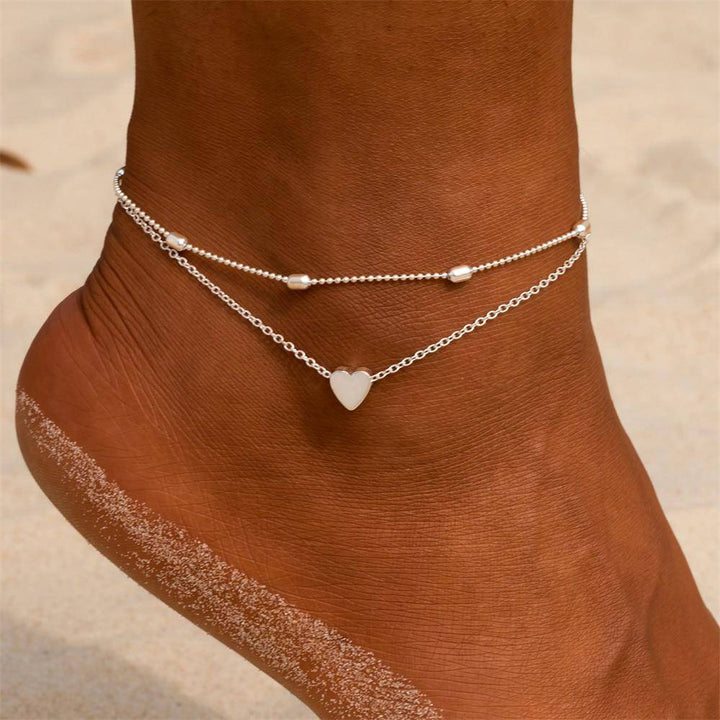 Doppelreihiges Damen Fußkettchen mit zarten Herzen in Silber. Modischer, verstellbarer Sommerschmuck.