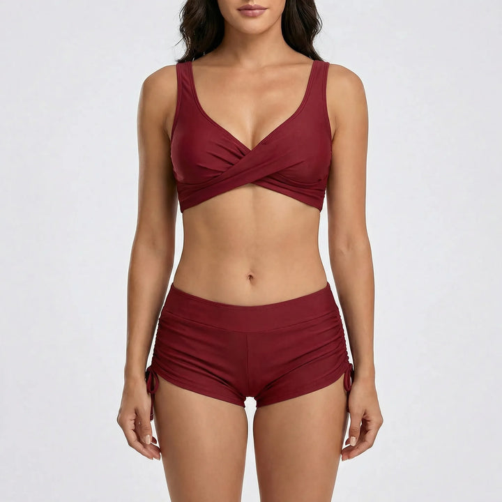 Modernes Damen Zweiteiler Bikini Set Chiara. Figurbetonter Zweiteiler für stilvollen Auftritt am Strand.
