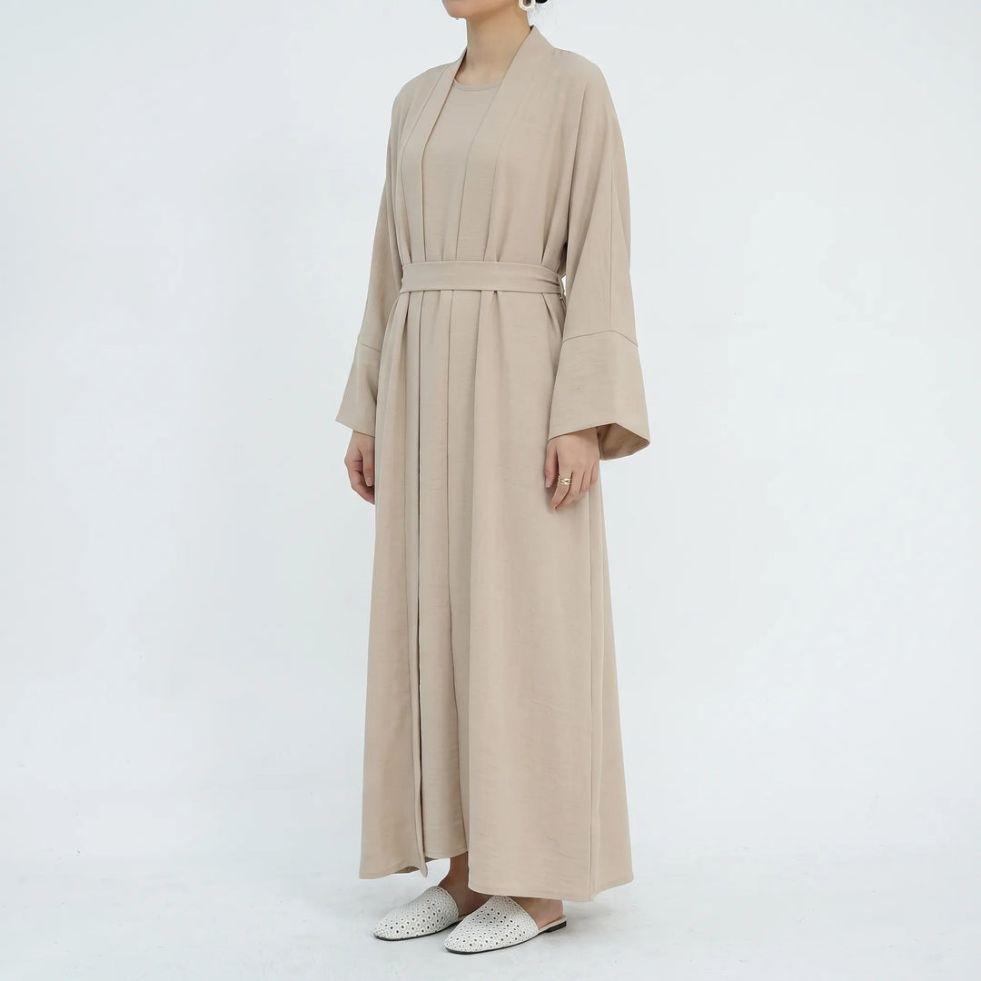 Modischer Damen Kimono Cardigan aus dem Abaya Set. Lockerer Schnitt, Langarm, ideal für Sommer & Freizeit.