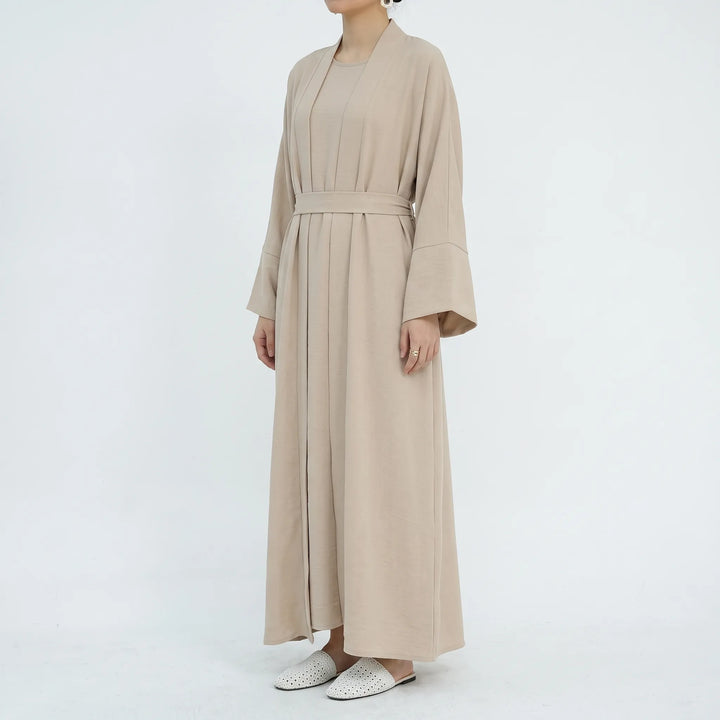 Modischer Damen Kimono Cardigan aus dem Abaya Set. Lockerer Schnitt, Langarm, ideal für Sommer & Freizeit.