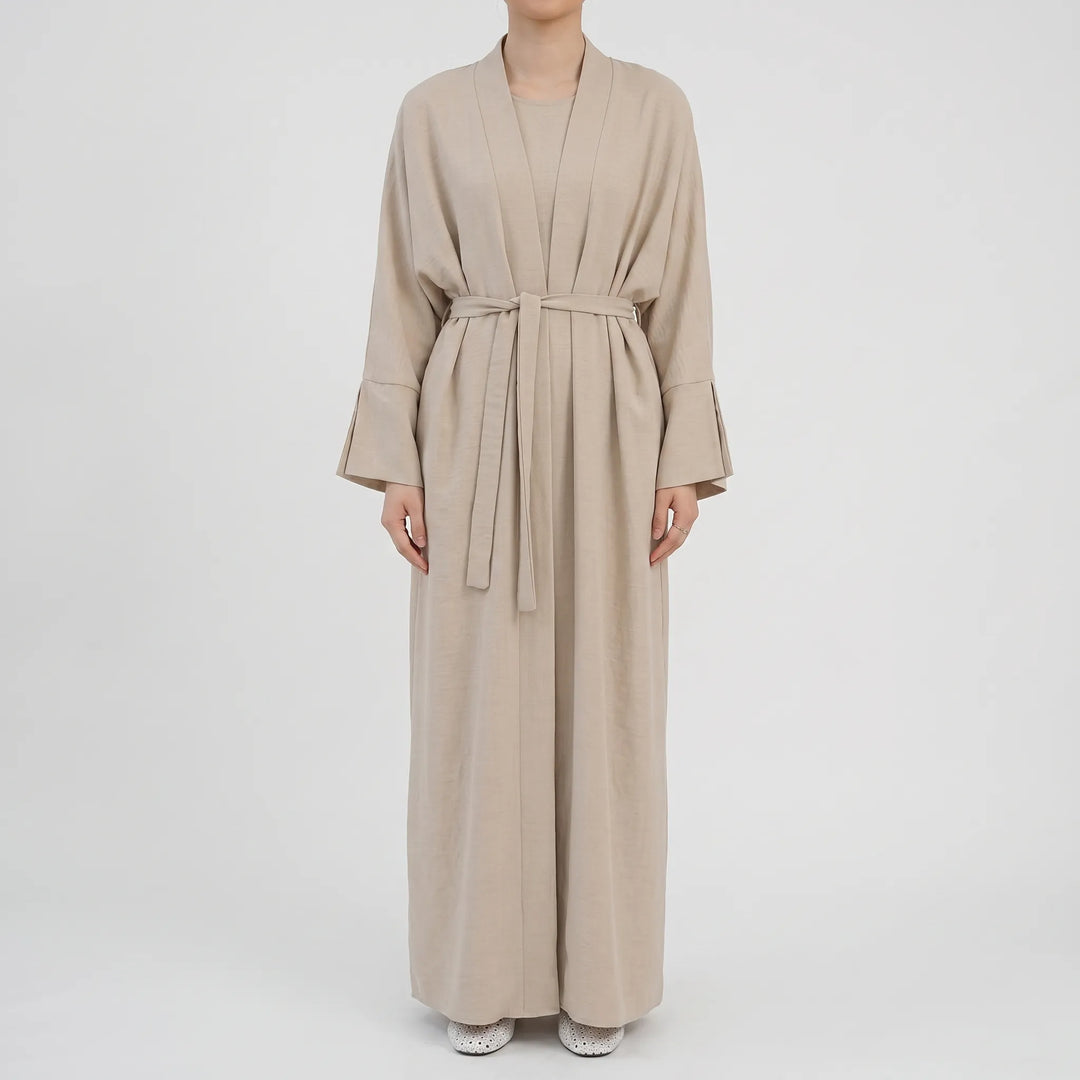 Bequemes Loose Fit Damen Kimono Abaya Zweiteiler Set. Stilvolle Alltagskleidung mit moderner Eleganz.
