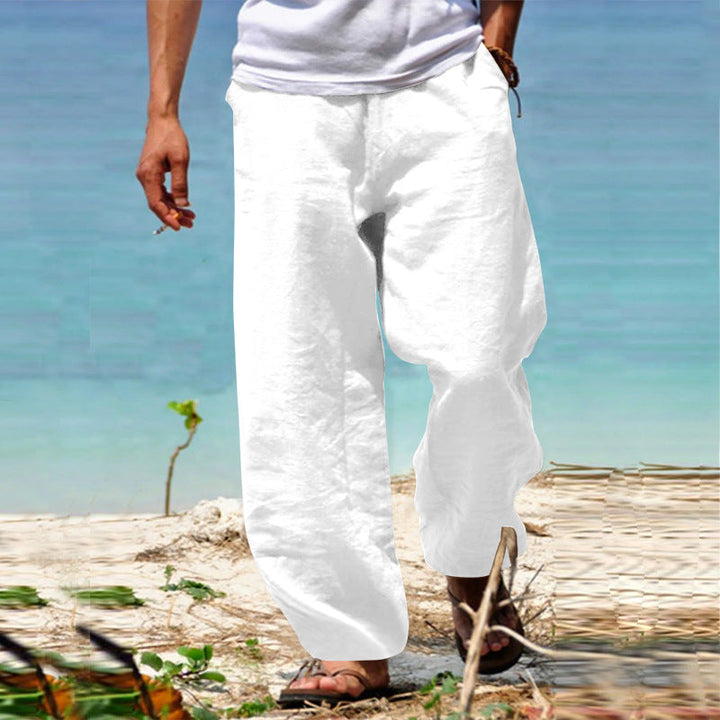 Moderne unifarbene Herren Freizeithose mit Kordelzug. Eine bequeme und stilvolle Wahl für jede Freizeitaktivität.
