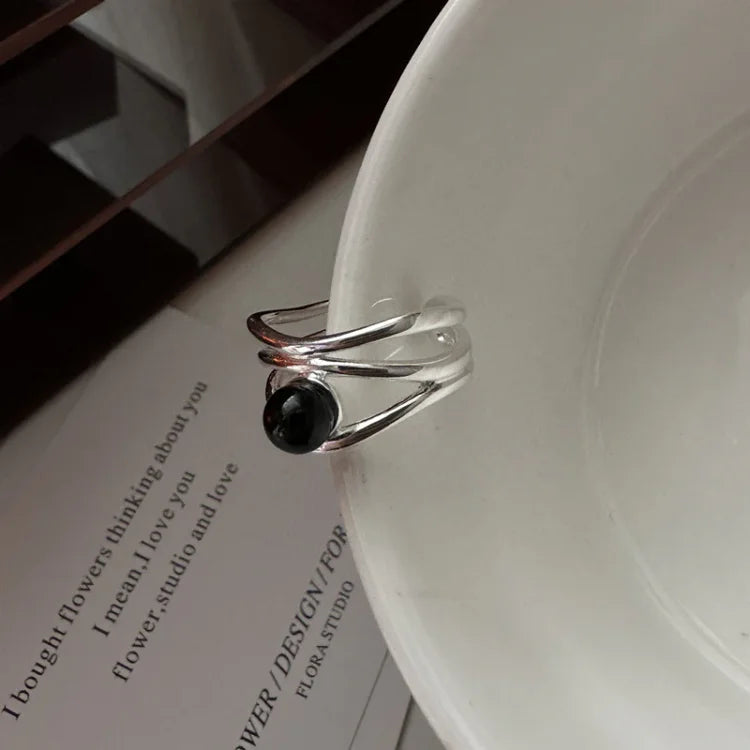 Eleganter Damenring aus 925 Sterlingsilber mit großem schwarzem Onyx-Stein.