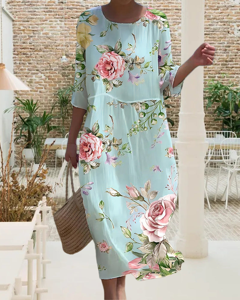 Elegantes Freizeitkleid für Damen mit floralem Muster, ideal als Sommeroutfit & Urlaubskleid.