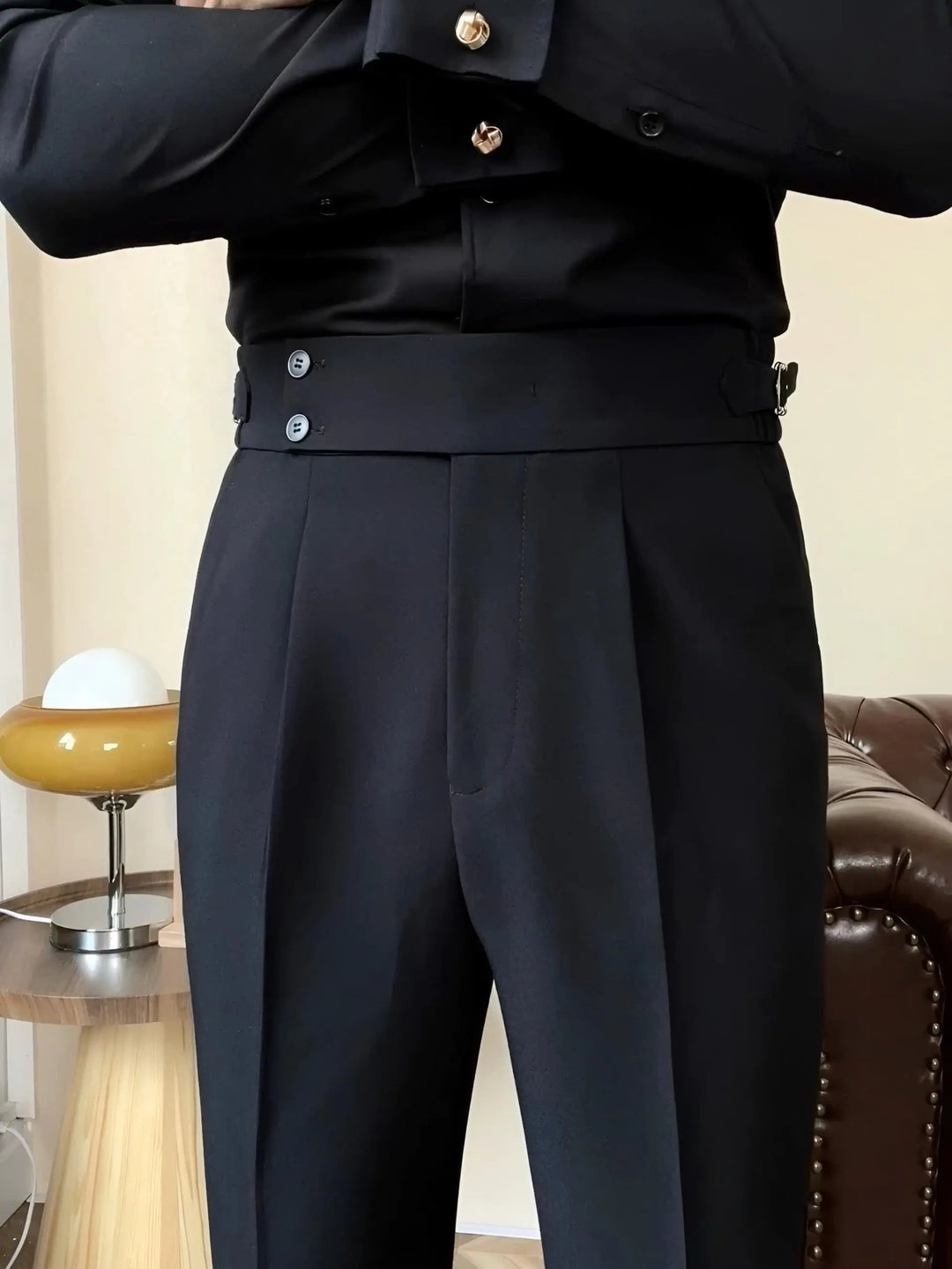 Elegante und bequeme klassische Herrenhose. Italienische Mode, ideal für Business und besondere Anlässe.