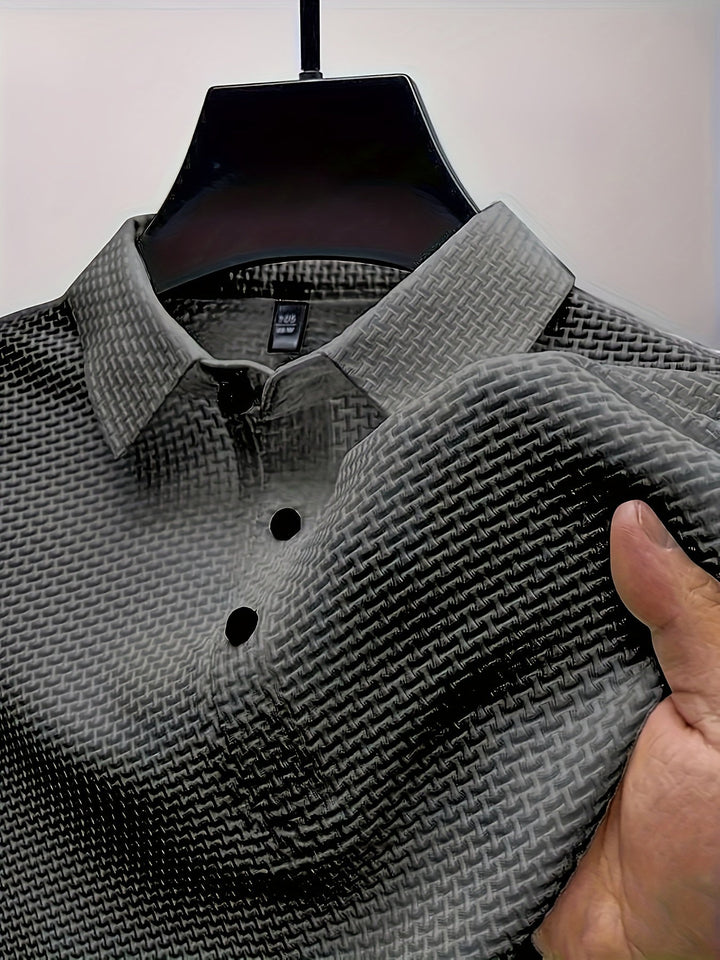 Modernes Herren-Poloshirt mit kurzen Ärmeln, perfekt für casual Frühling- und Sommeroutfits.