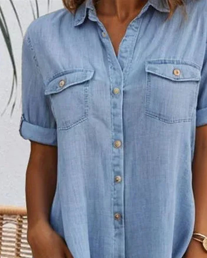 Entspanntes Damen Kurzarm-Sommerkleid mit praktischer Knopfleiste. Ideal für Casual Mode und Freizeit.