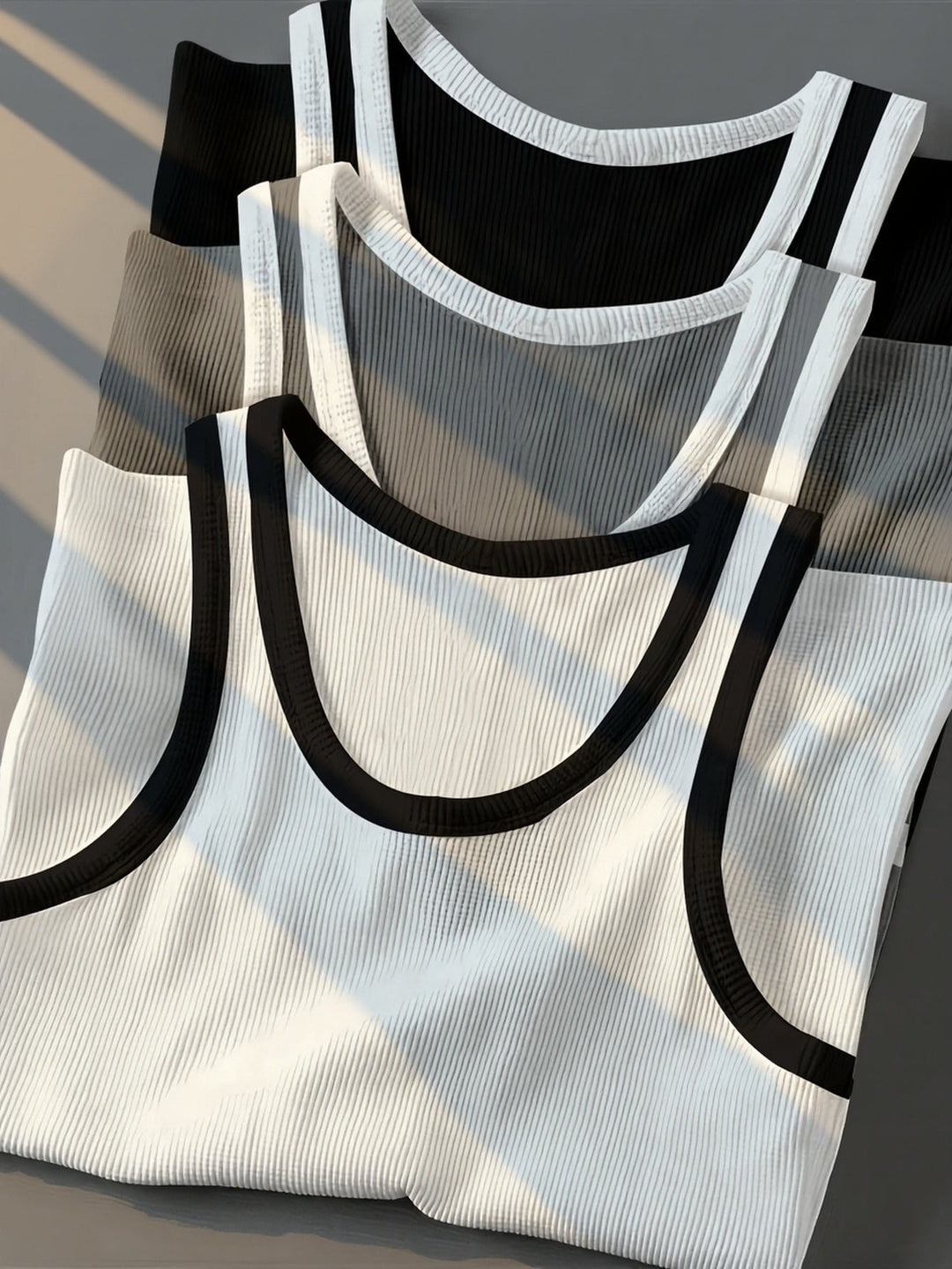 Herren Sport-Tanktop Set für Fitness & Freizeit. Klassisch-modernes Design, atmungsaktiv für Sommer-Workouts.
